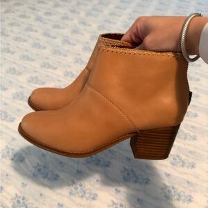 TOMS Women's Tan Leather Ankle Booties - Classic Block Heel